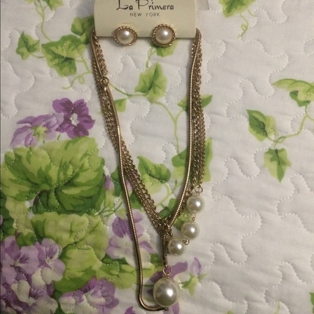 Layered pearl necklaces